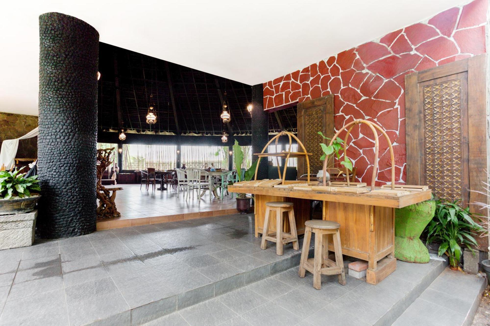 Hotel O Genteng Near Genteng Market Formerly Uno 3*